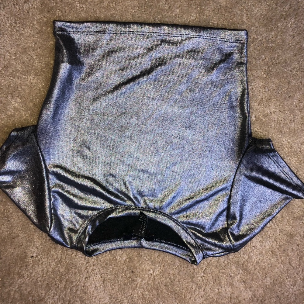 Forever 21 Fitted metallic silver crop top